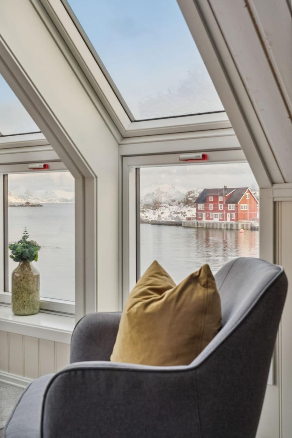 View (from property/room), Living room, Seating area, Sea view