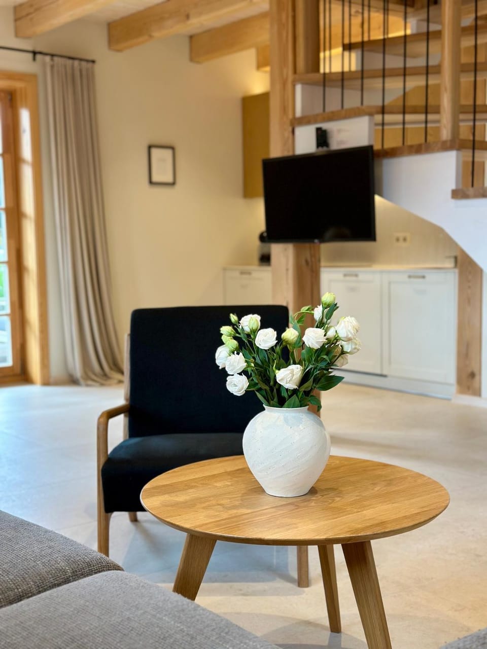 Kitchen or kitchenette, Living room, Seating area, Dining area