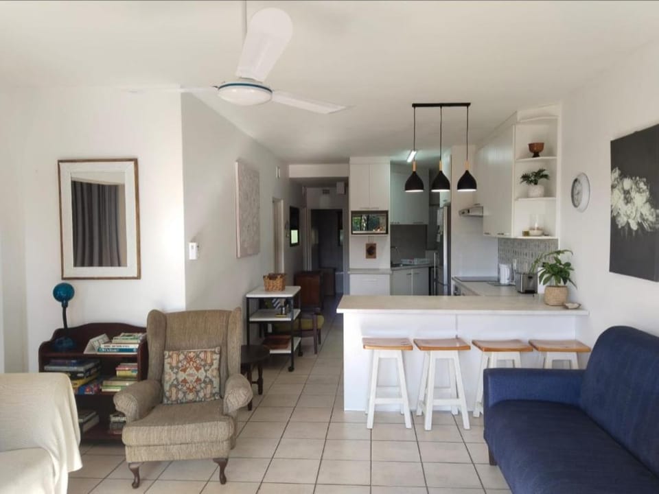 Seating area, kitchen