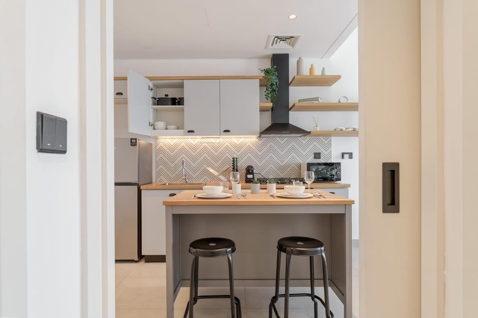 Kitchen or kitchenette, Dining area, stove