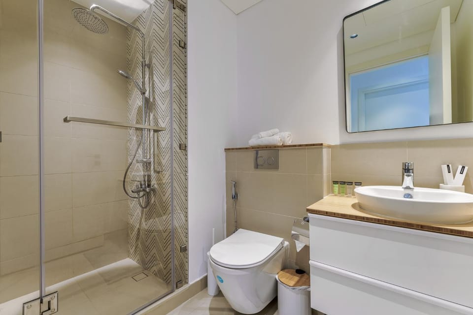 Shower, Toilet, Bathroom, towels
