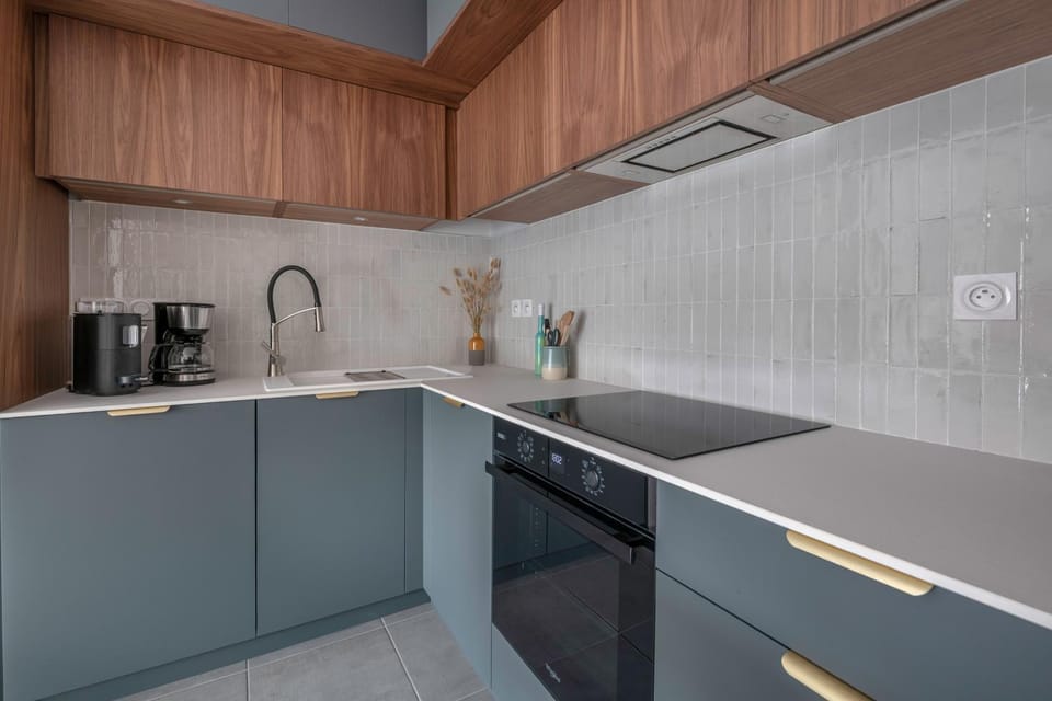 Kitchen or kitchenette