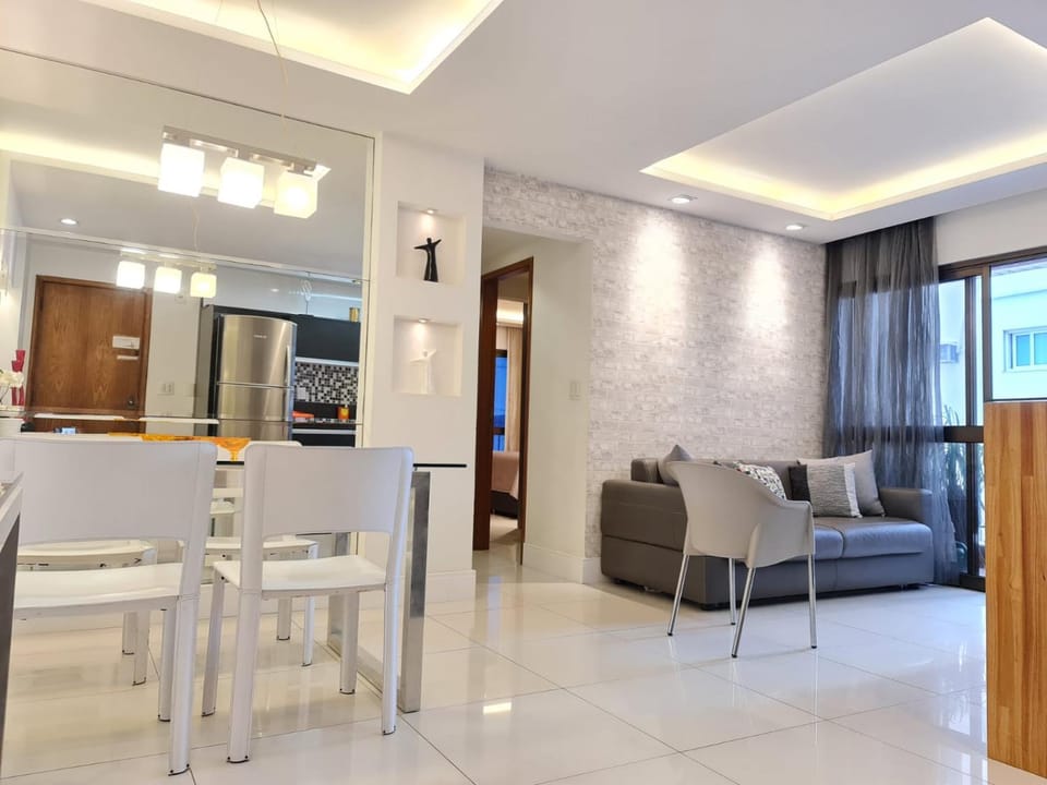 2 bedrooms 2 baths apartment. 3 blocks from Ipanema beach. Prime location. Apartment in Rio de Janeiro