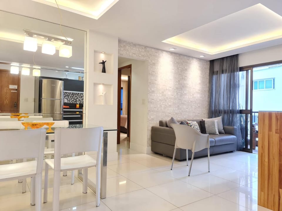 2 bedrooms 2 baths apartment. 3 blocks from Ipanema beach. Prime location. Apartment in Rio de Janeiro