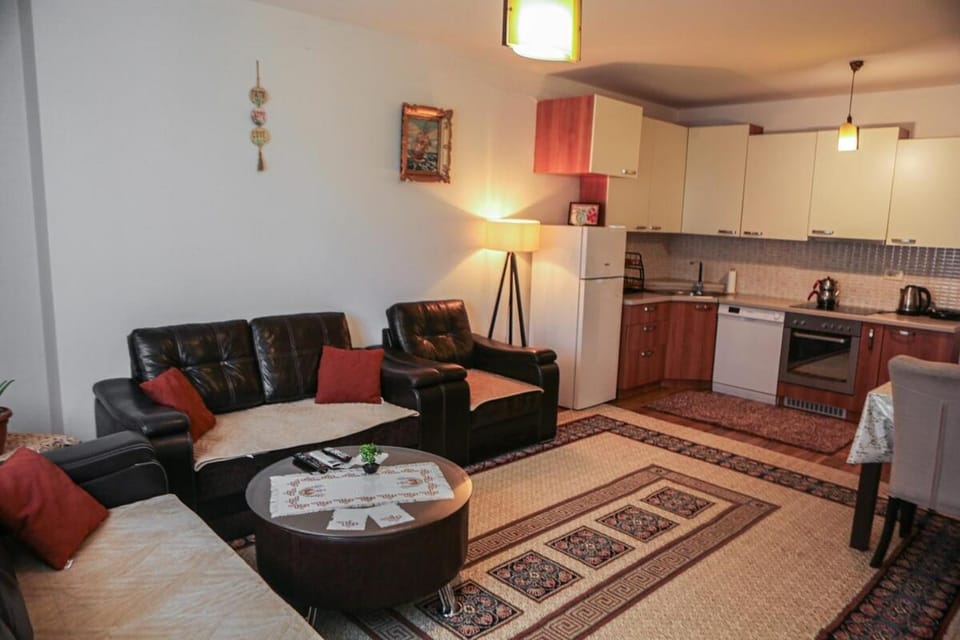 Kitchen or kitchenette, Living room, Seating area, Dining area
