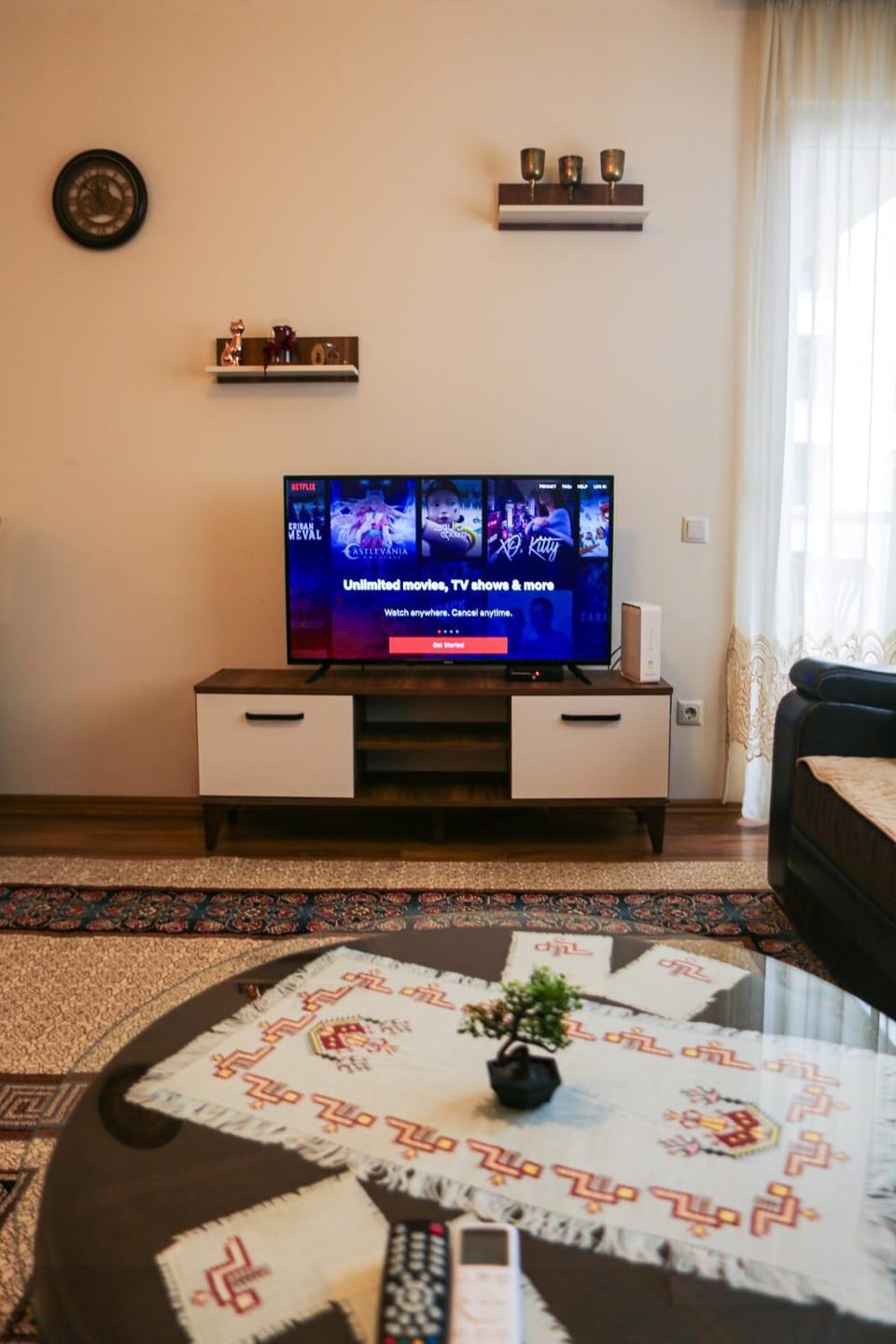 TV and multimedia, Seating area, air conditioner