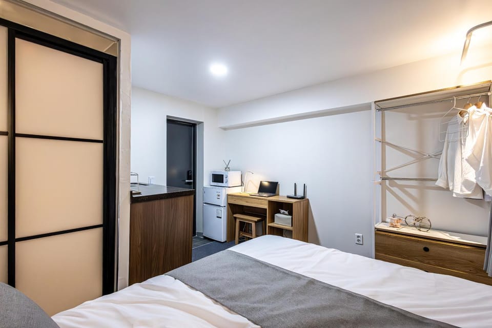 Bed, Kitchen or kitchenette, Photo of the whole room, Bedroom, wardrobe