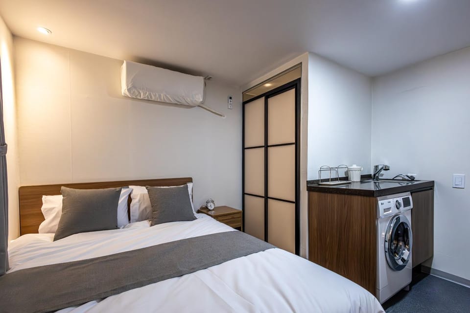 Bed, Photo of the whole room, Bedroom, air conditioner