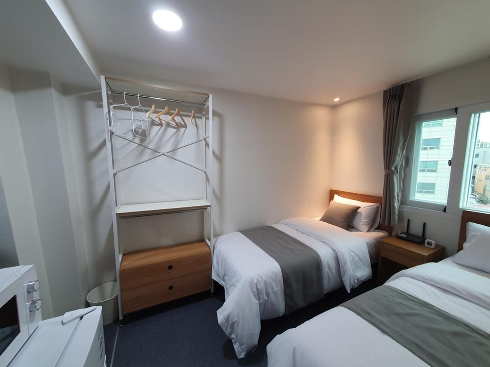 Bed, Kitchen or kitchenette, Bedroom, minibar
