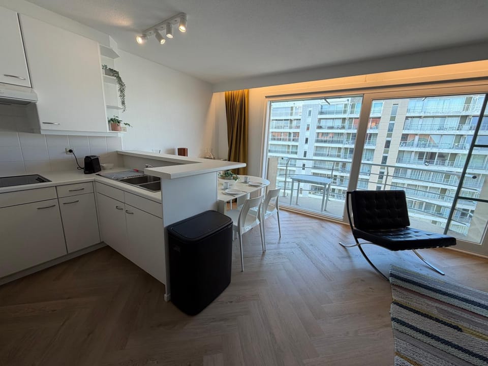 Beachday II - Opkuis inbegrepen in de prijs - Garagebox inbegrepen Apartment in Koksijde