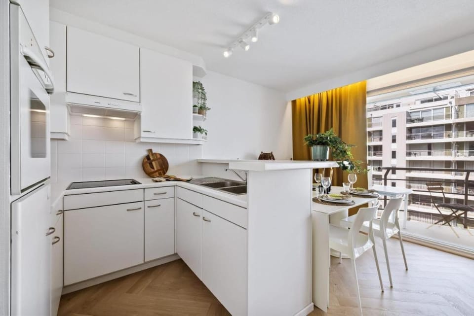 Kitchen or kitchenette, oven, stove