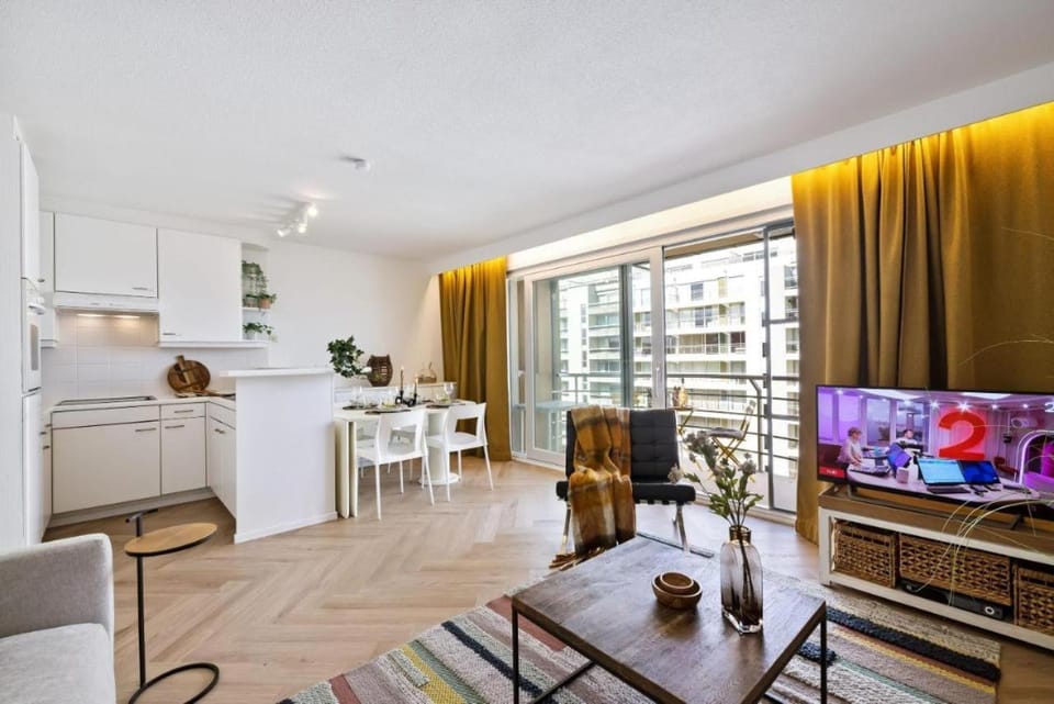 TV and multimedia, Kitchen or kitchenette, Seating area, Dining area, oven