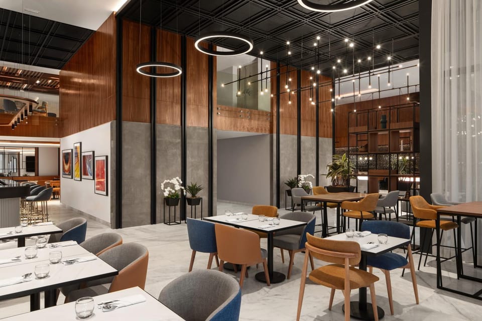 Restaurant/places to eat, Restaurant/places to eat, Lounge or bar