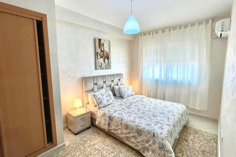 Bed, Bedroom, wardrobe, air conditioner