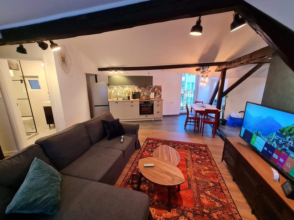 TV and multimedia, Kitchen or kitchenette, Living room