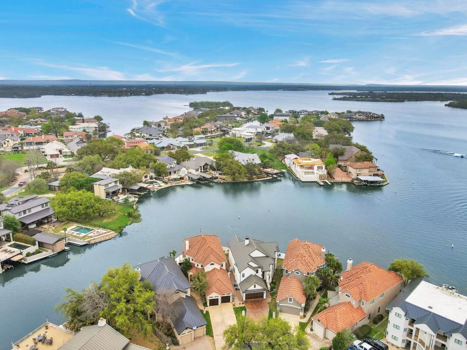 Diagonal Dreams Lake House and Concierge Services House in Lake Lyndon B Johnson