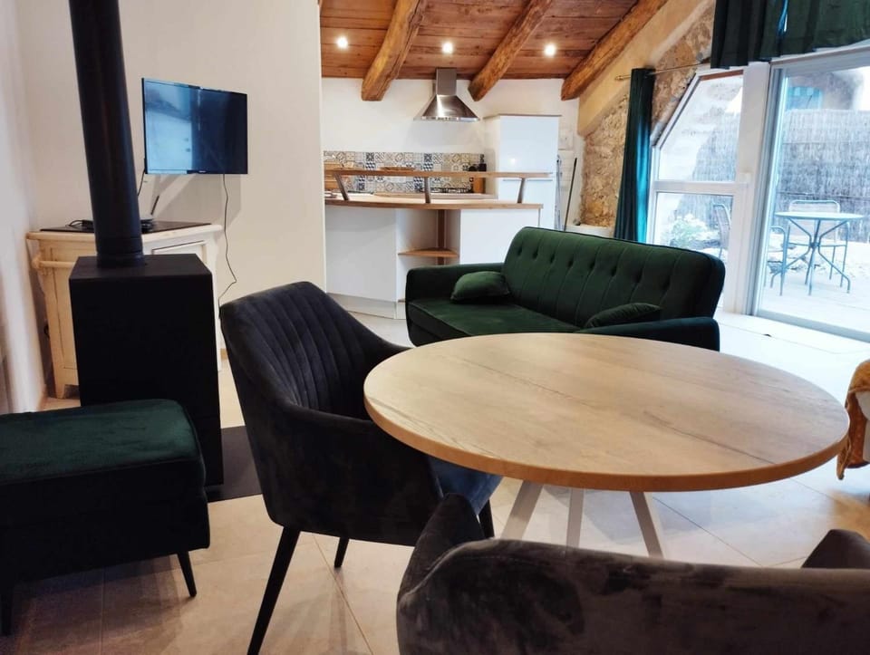 Living room, Dining area