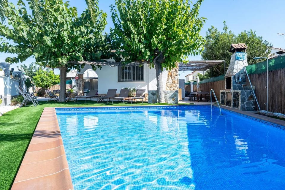 BBQ facilities, Garden, Garden view, Pool view, Swimming pool