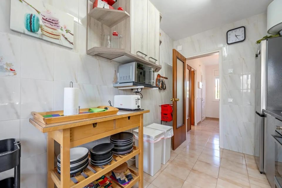 Kitchen or kitchenette, Dining area, dishwasher, oven, stove