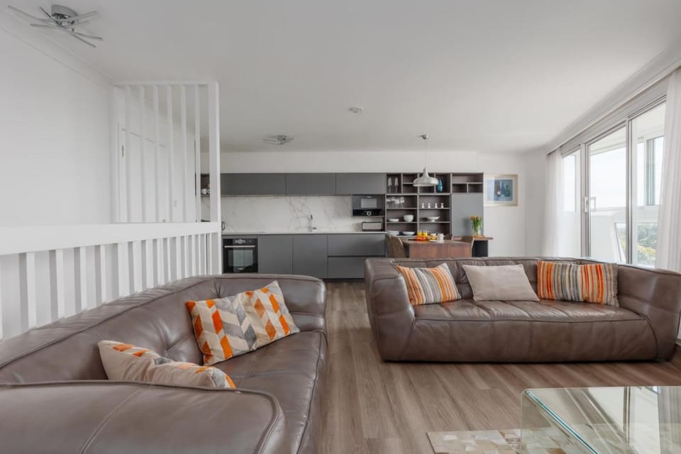 Shoreline Suite by Grandeur Property Apartment in Bournemouth