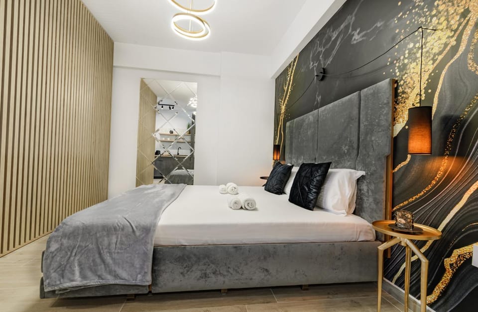 Bed, Photo of the whole room, towels