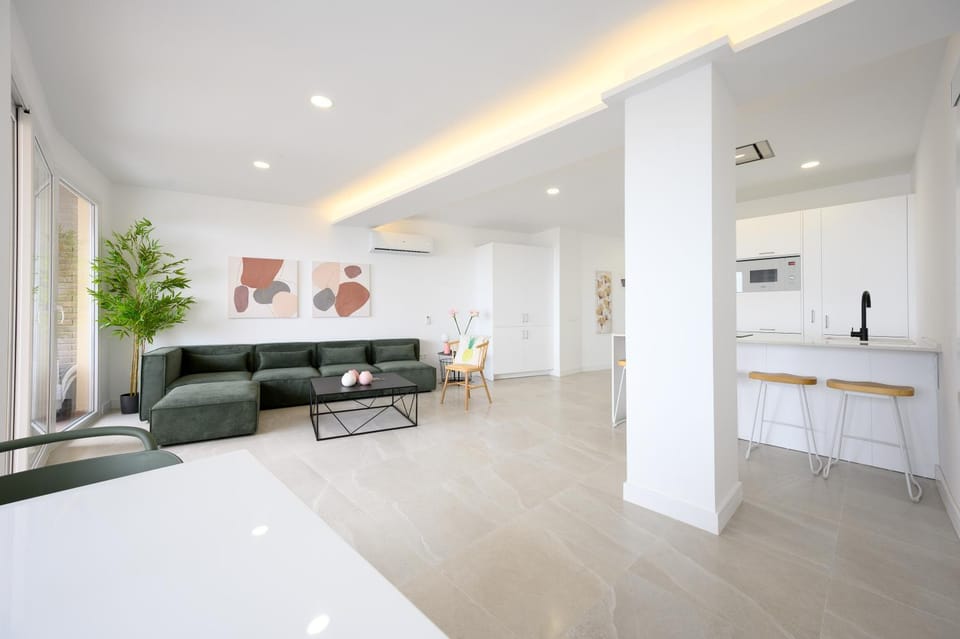 TV and multimedia, View (from property/room), View (from property/room), Kitchen or kitchenette, Living room, Photo of the whole room, Seating area, Sea view, Sea view, Street view, Street view, locker, locker, air conditioner