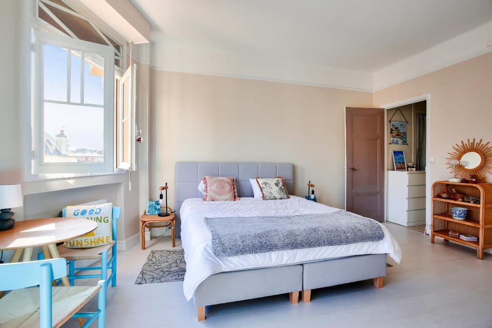 Bed, Bedroom