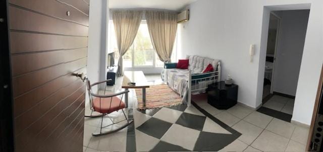 Bed, TV and multimedia, Living room, air conditioner