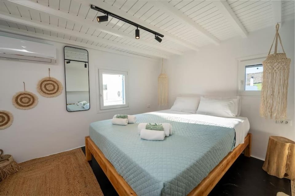 Palm Luxury Maisonette with Heated Private Jacuzzi Villa in Mykonos, Mikonos 846 00, Greece