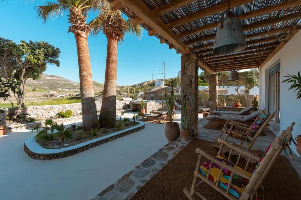 Palm Luxury Maisonette with Heated Private Jacuzzi Villa in Mykonos, Mikonos 846 00, Greece
