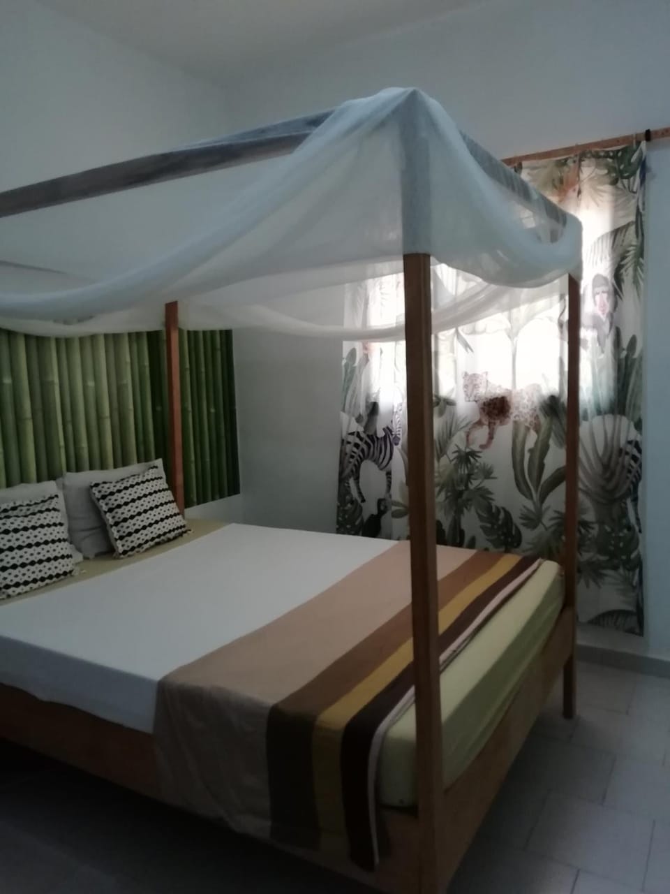 Maison Manour, chambre 'Jungle' Bed and Breakfast in Mbour