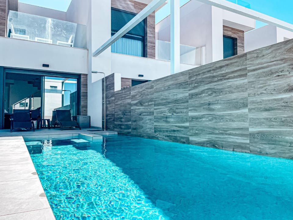 Property building, Patio, Balcony/Terrace, Pool view, Swimming pool, sunbed