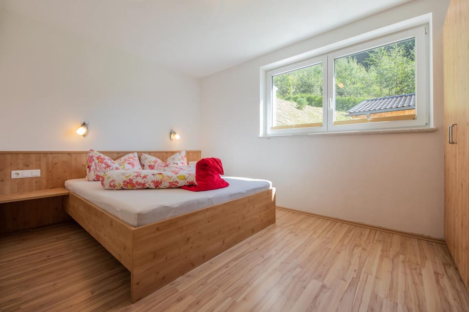 Bed, Bedroom, Garden view, Mountain view