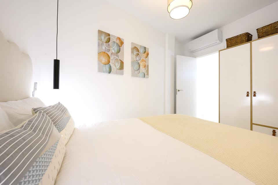 Bed, Photo of the whole room, Bedroom, locker, locker, wardrobe, air conditioner, air conditioner