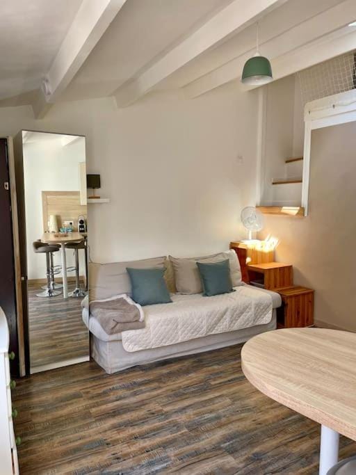 Le Marcel, studio terrasse cœur de ville Apartment in La Rochelle