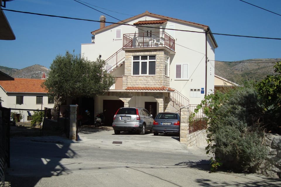Property building, Facade/entrance