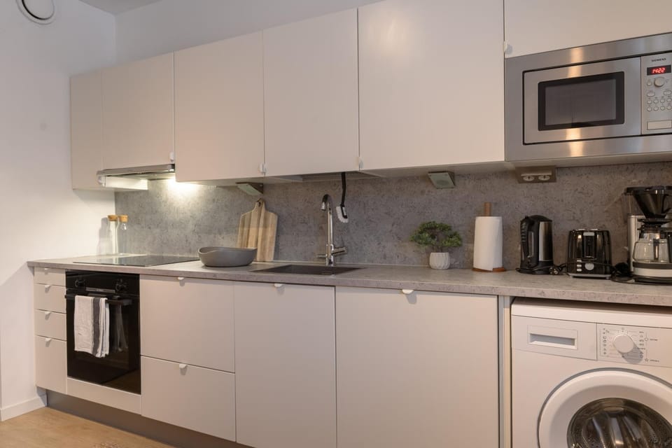 Coffee/tea facilities, Kitchen or kitchenette, dishwasher, oven, stove, toaster, washing machine