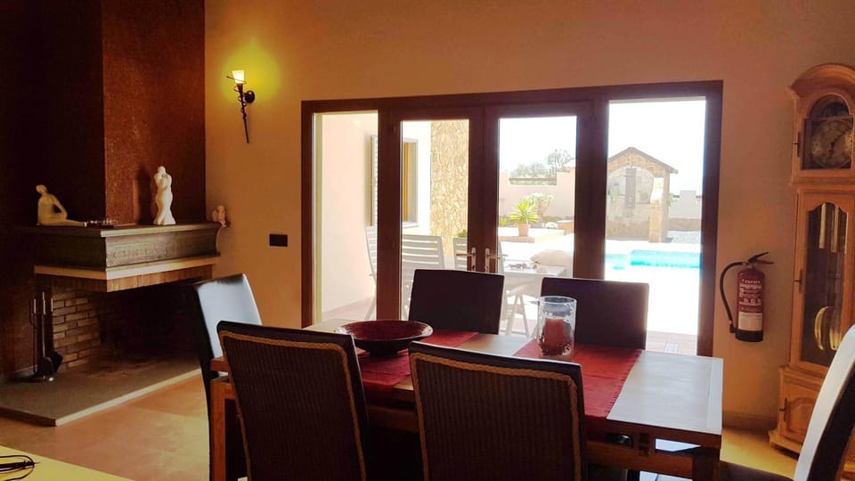 Seating area, Dining area