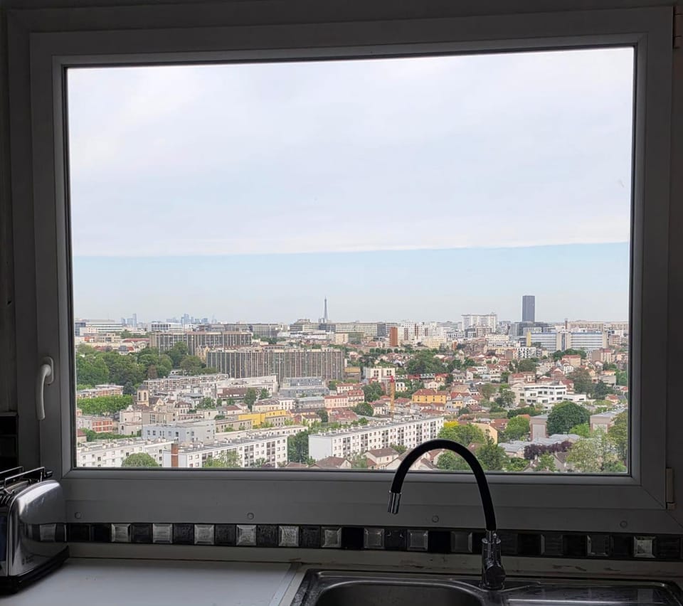 viewTower eiffel 1 ROOM PRIVATE no#2 COLOCATION chez habitant Apartment in Île-de-France