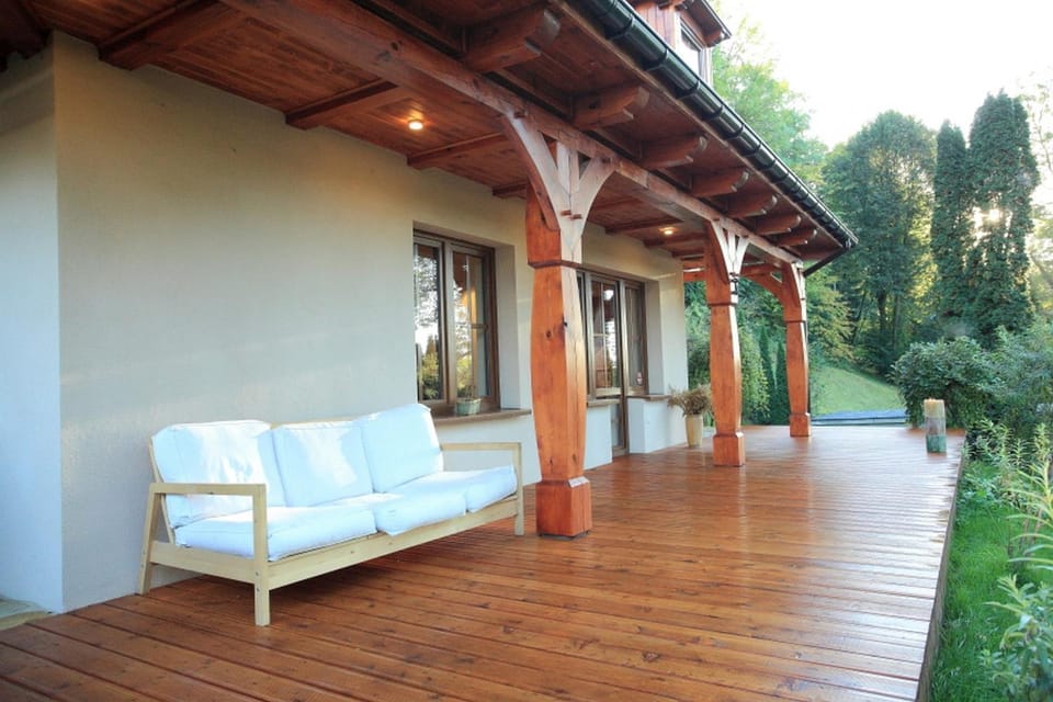 Property building, Garden, Balcony/Terrace
