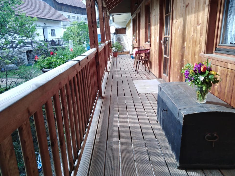 Property building, Patio, Garden, Balcony/Terrace, Balcony/Terrace, Garden view