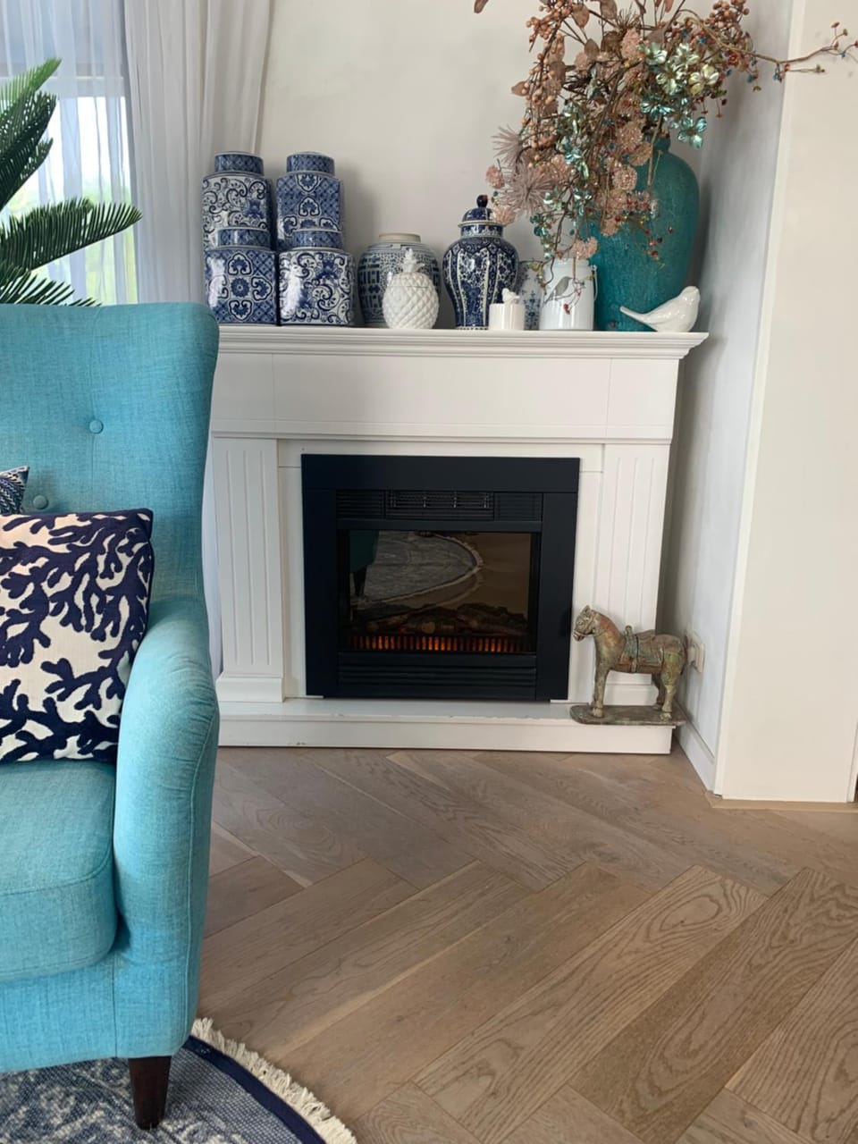 Seating area, fireplace