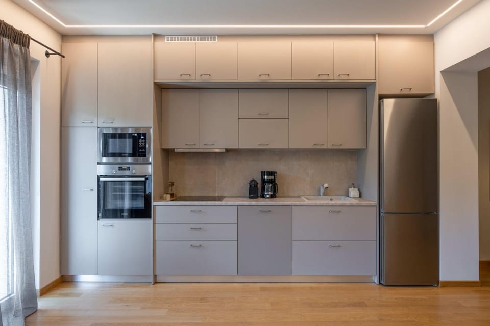 Coffee/tea facilities, dishwasher, oven, stove