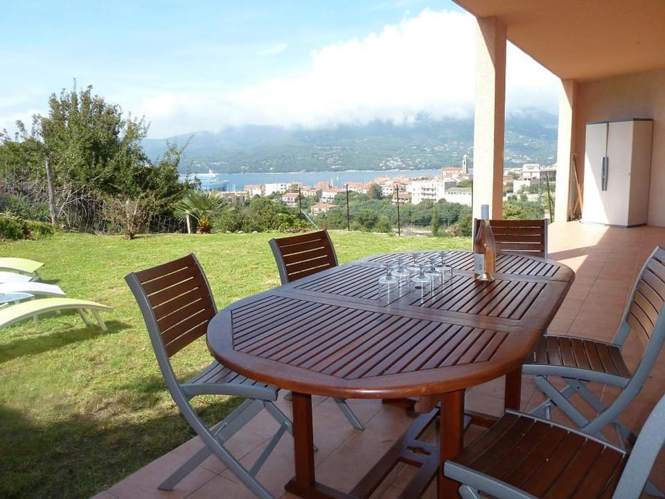 Patio, BBQ facilities, Dining area, City view, Garden view, Mountain view, Pool view