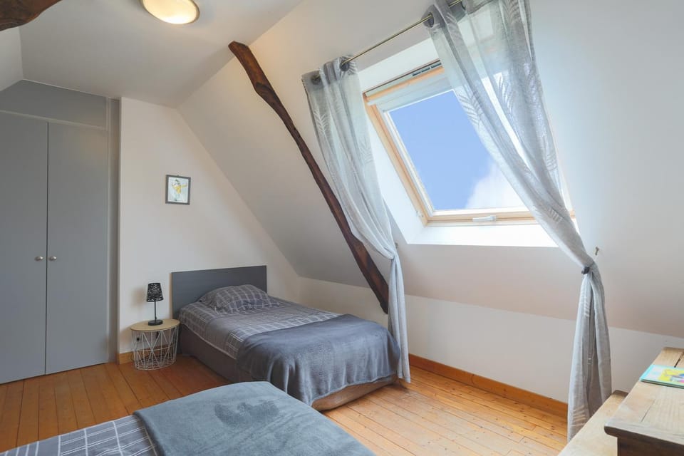 Property building, Living room, Bedroom