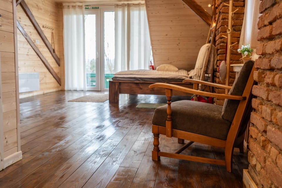 Bed, Photo of the whole room, Seating area, Bedroom