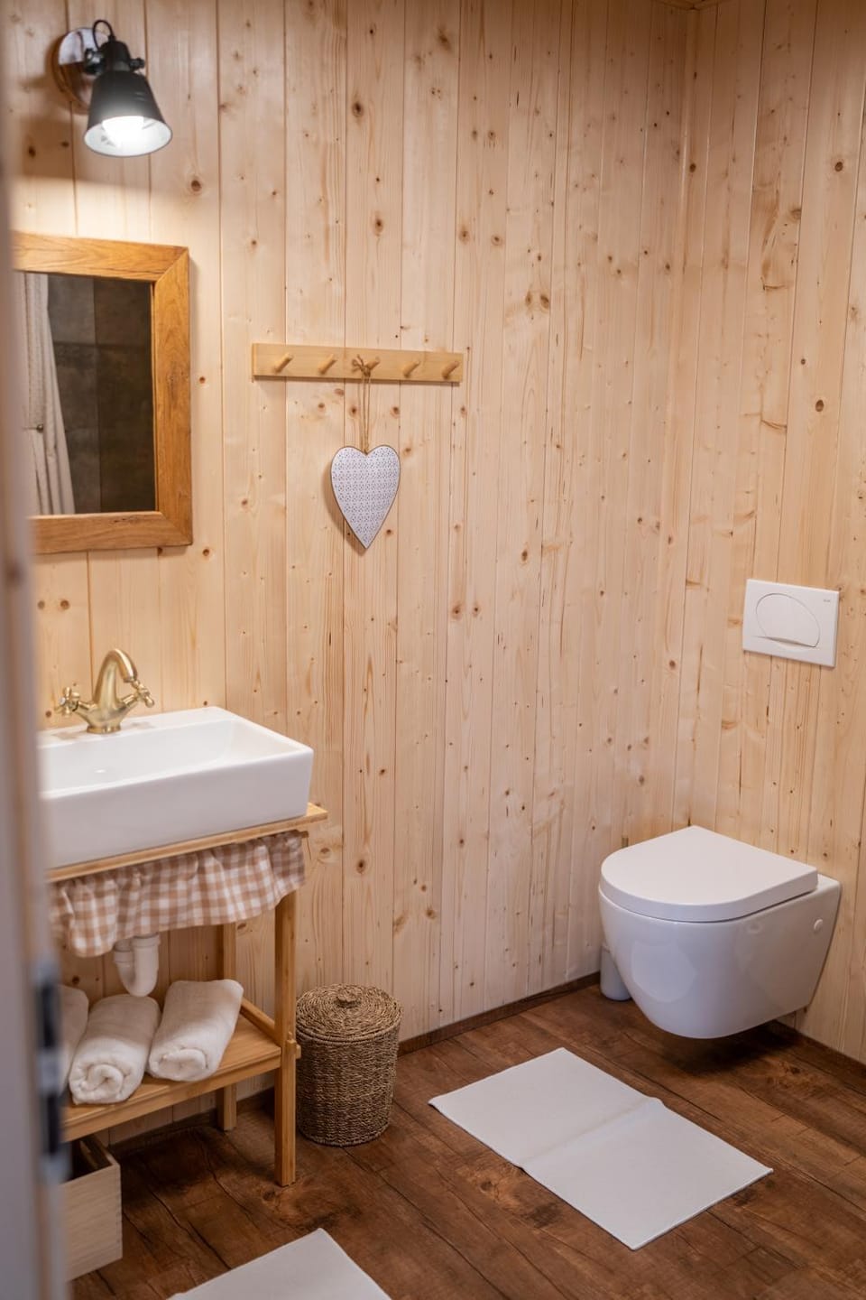 Toilet, Bathroom, towels