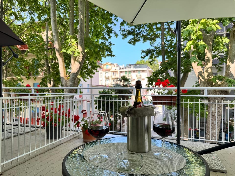 Balcony/Terrace, Alcoholic drinks