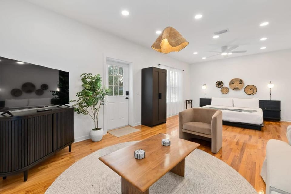 Uptown Loft - Bright - Modern - Walkable Apartment in Saint Augustine