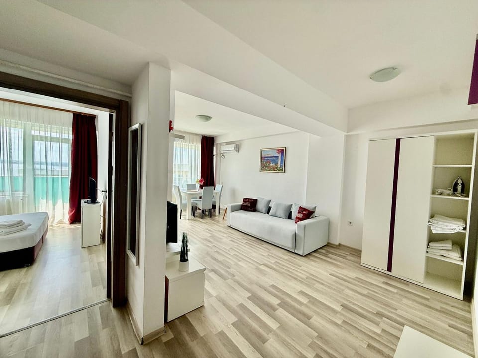 Best View Summerland Apartment in Constanta